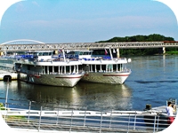 bratislava danube cruise boat bratislava kreuzfahrten bratislava battelli di crociera bratislava krysning